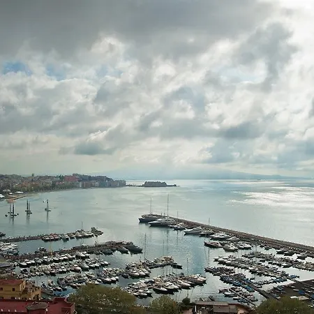 Alojamento de Acomodação e Pequeno-almoço Luna Caprese 4*